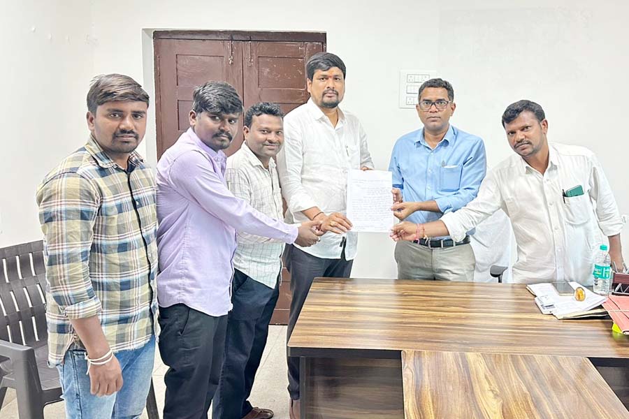 graduate vote : గ్రాడ్యుయేట్ ఓటు నమోదుపై అవగాహన కల్పించాలి