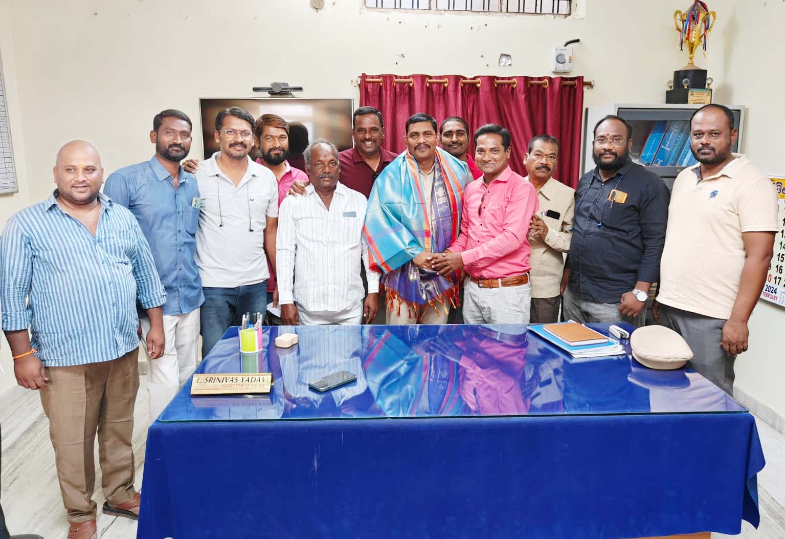 A fond farewell to Janagama CI : జనగామ సీఐకి ఆత్మీయ వీడ్కోలు