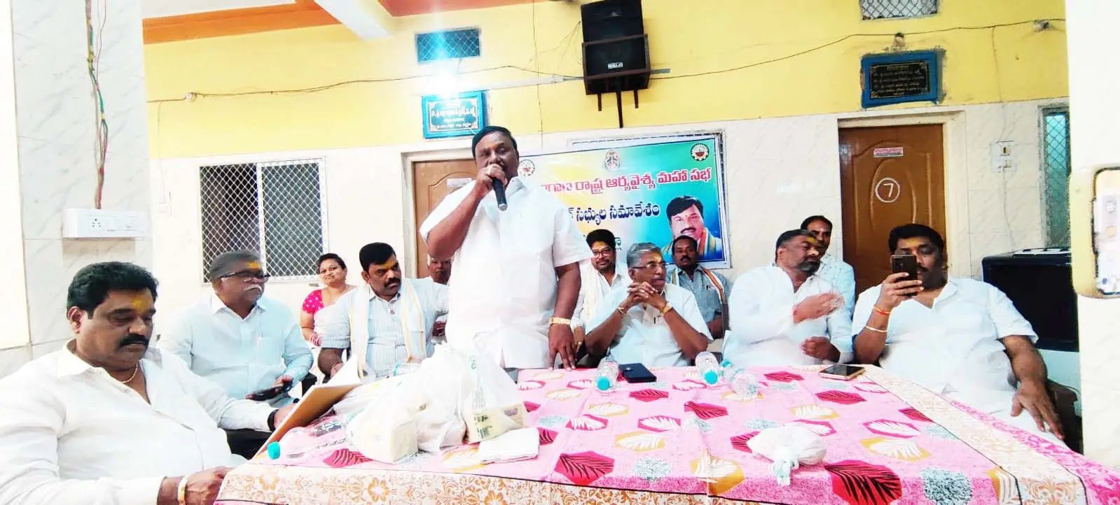 ఆర్యవైశ్యులు సంఘటితం కావాలి